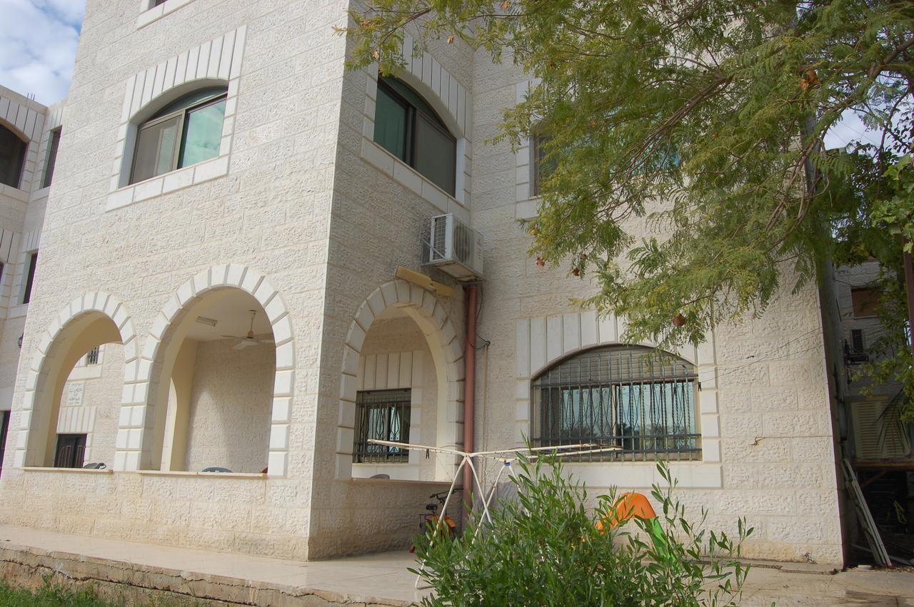 Jericho Waleed'S Hostel Exterior photo