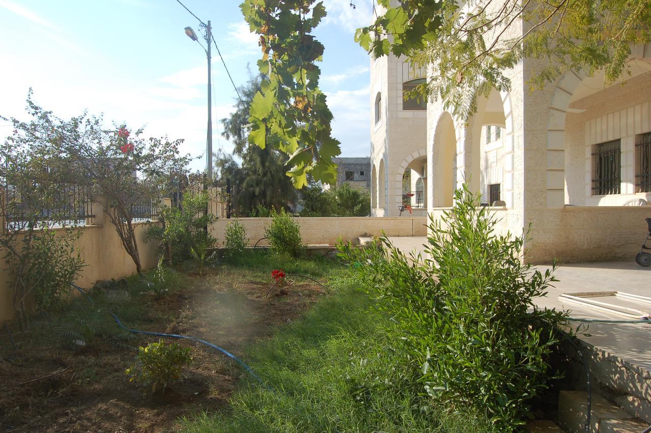 Jericho Waleed'S Hostel Exterior photo