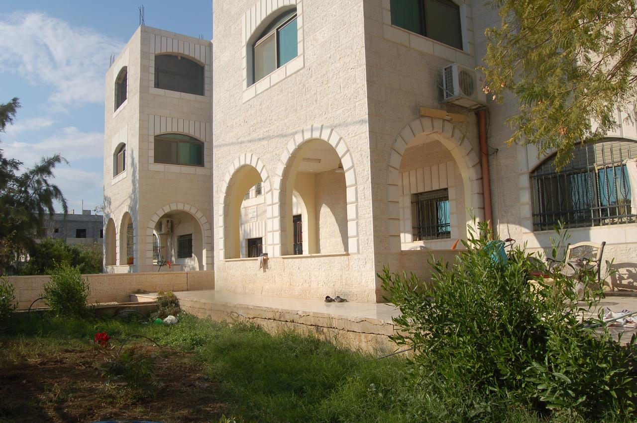 Jericho Waleed'S Hostel Exterior photo